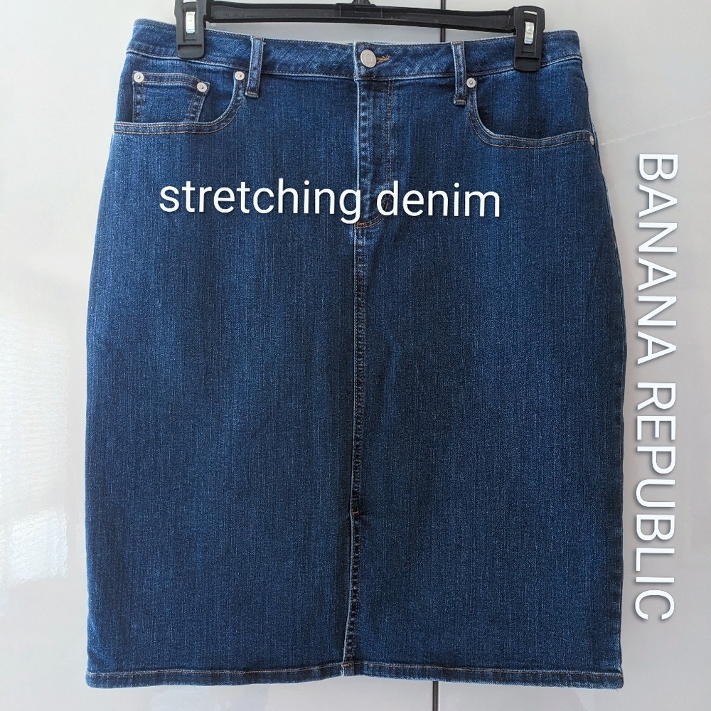 NWT🔖 Banana Republic Stretchy Denim Skirt